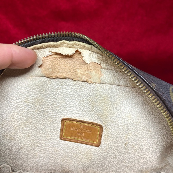 Authentic Louis Vuitton crossbody bag - Picture 9 of 15